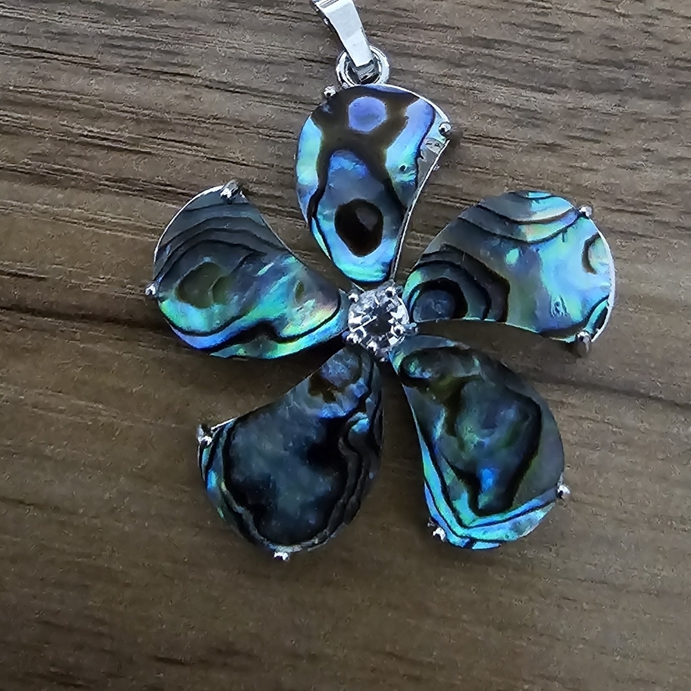 NATURAL Multi-color Abalone Shell Flower Shaped Pendant With Rhinestone - Picture 5 of 7